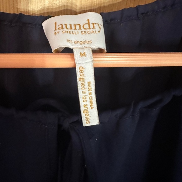 🎉Laundry by Shelli Segal Navy Sheer Blouse Very Lightweight Size Medium - Picture 3 of 9